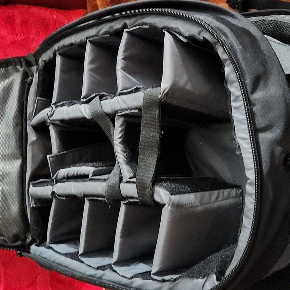 TAMRAC CAMERA BACKPACK - Picture 7 of 8